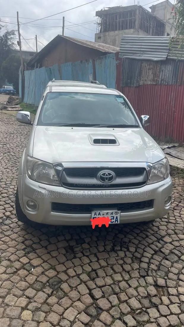 Toyota Hilux 2010 Beige