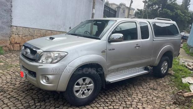 Toyota Hilux 2010 Beige