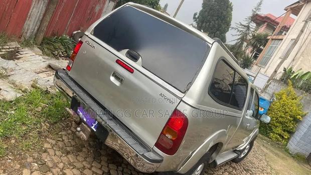 Toyota Hilux 2010 Beige