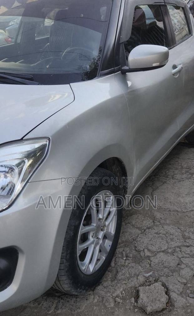 Suzuki Swift 2021 Silver