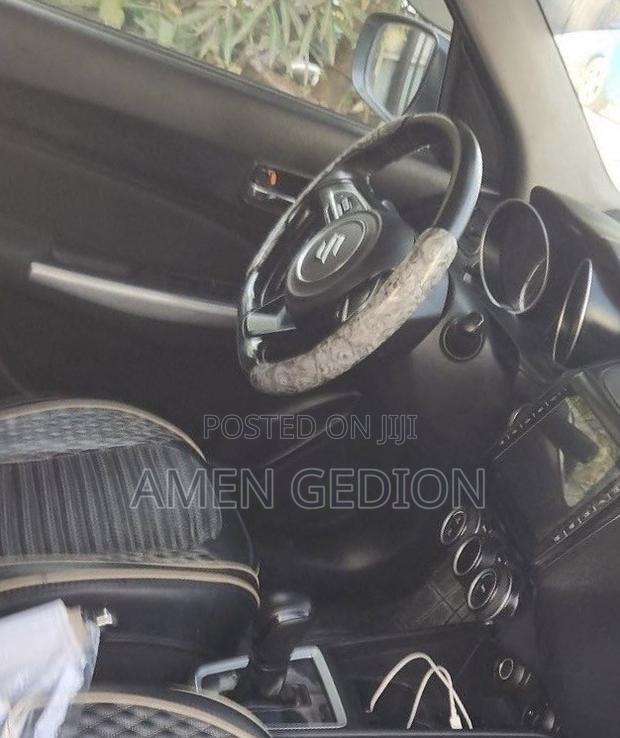 Suzuki Swift 2021 Silver
