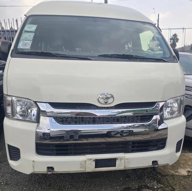Car 2023 White