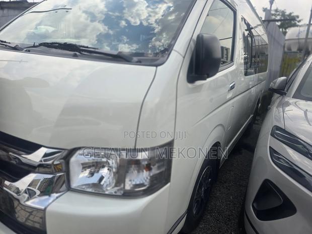 Car 2023 White
