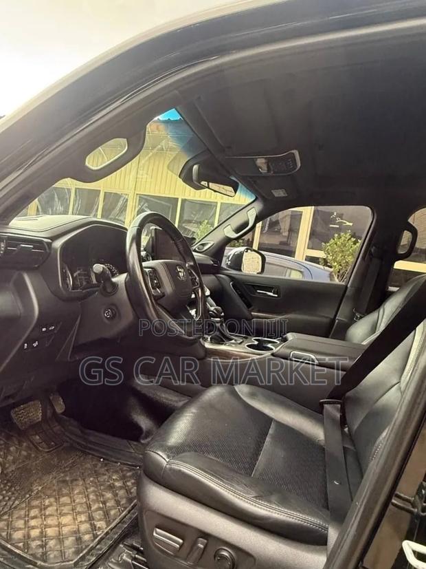 Toyota Land Cruiser LC300 2022 Black