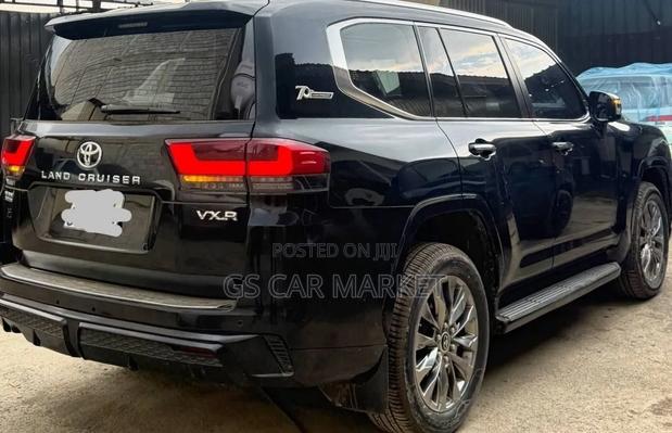 Toyota Land Cruiser LC300 2022 Black