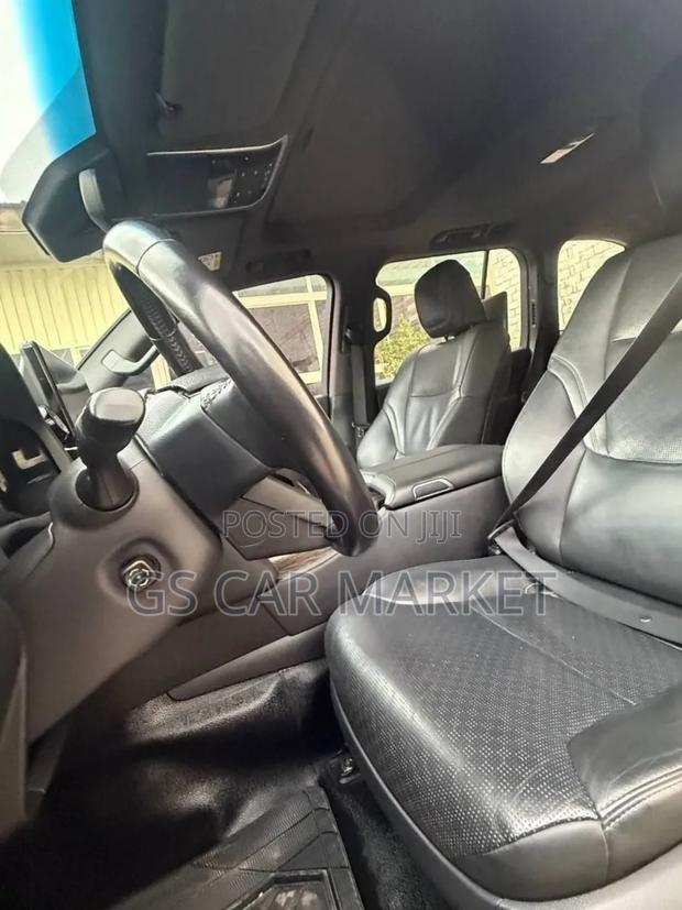 Toyota Land Cruiser LC300 2022 Black