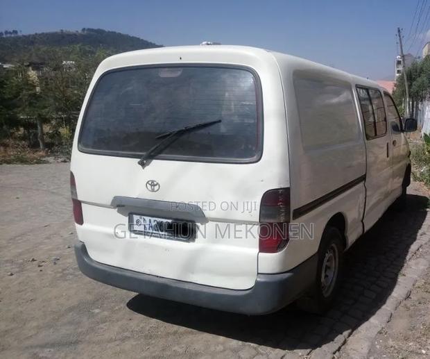 Car 2005 White