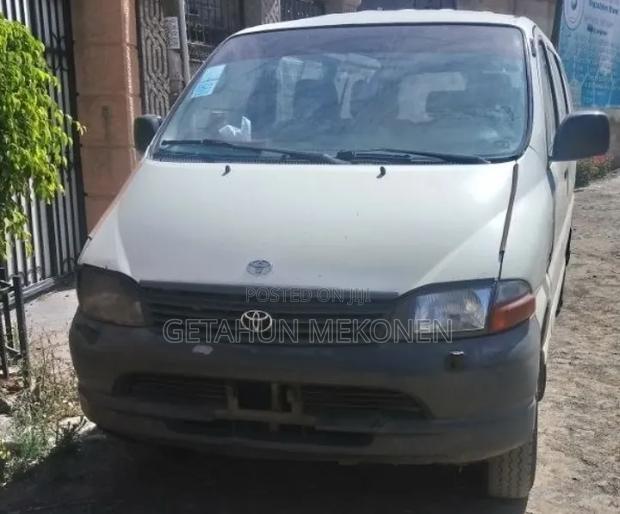 Car 2005 White