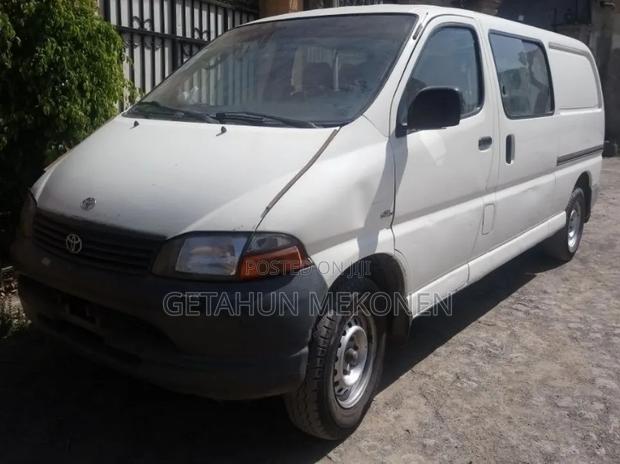 Car 2005 White