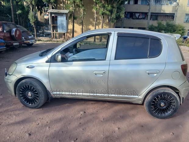 Toyota Vitz 2002 Beige