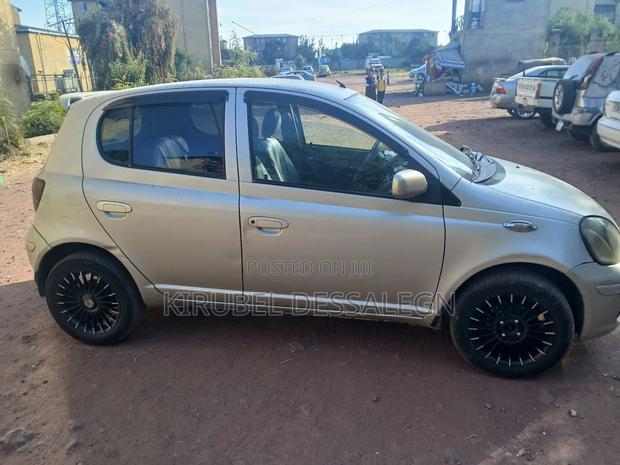 Toyota Vitz 2002 Beige