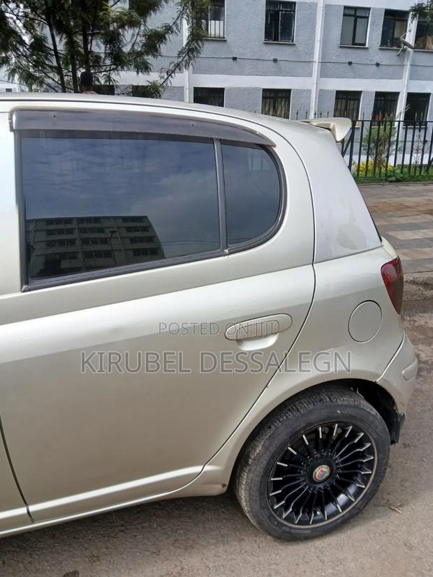 Toyota Vitz 2002 Beige