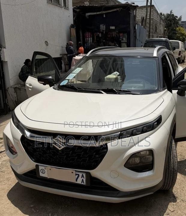 Suzuki Fronx 2025 White
