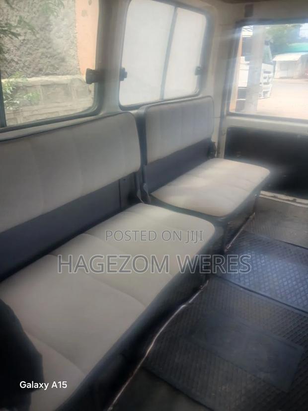 Toyota Land Cruiser 1990 White
