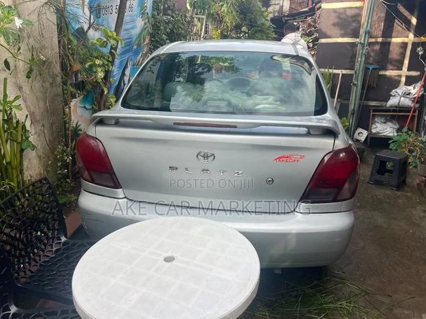 Toyota Platz 2001 Silver