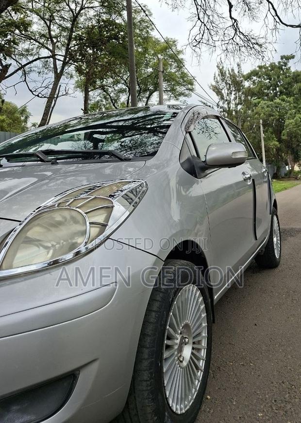 Toyota Yaris 2010 Silver