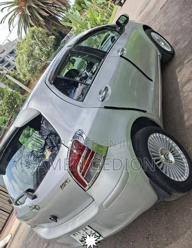 Toyota Yaris 2010 Silver