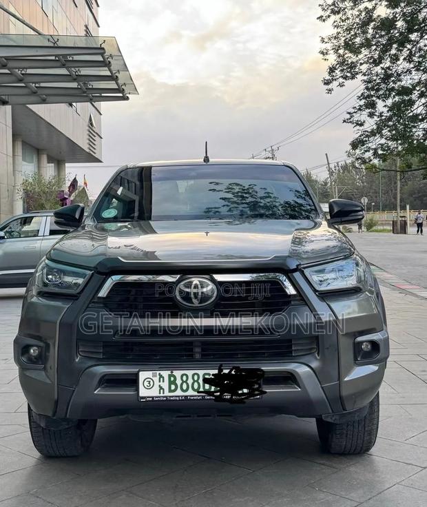 Toyota Hilux 2022 Gray