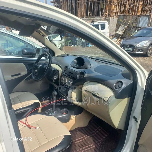 Toyota Vitz 2004