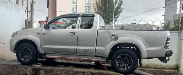 Toyota Hilux 2.5 D-4D 4X4 SRX 2009 Silver