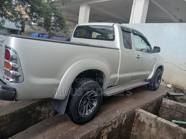 Toyota Hilux 2.5 D-4D 4X4 SRX 2009 Silver