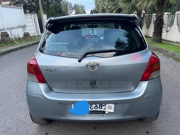 Toyota Yaris 2010 Gray
