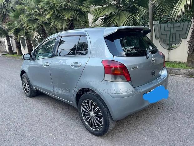 Toyota Yaris 2010 Gray