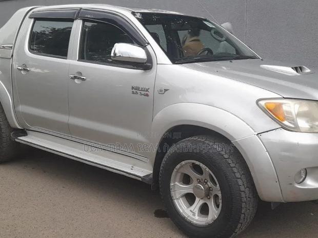 Toyota Hilux 2011 Purple