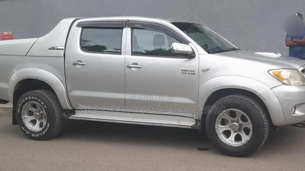 Toyota Hilux 2011 Purple