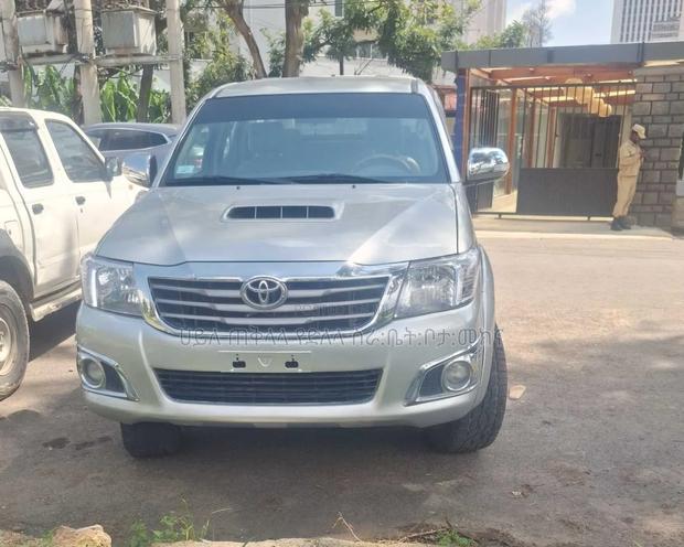 Toyota Hilux 2014 Purple