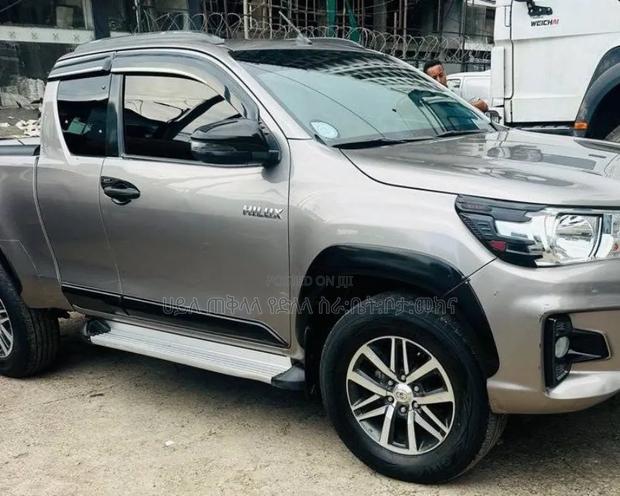 Toyota Hilux 2020 Purple