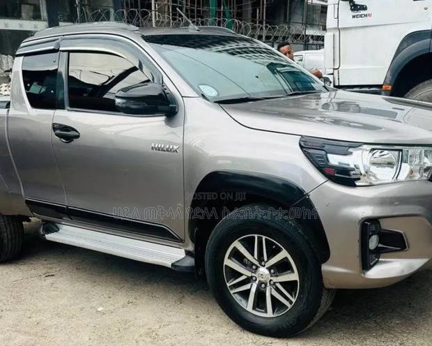 Toyota Hilux 2020 Purple