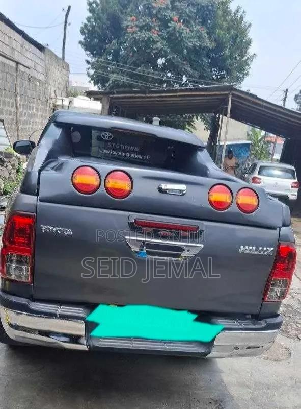 Toyota Hilux 2017 Gray