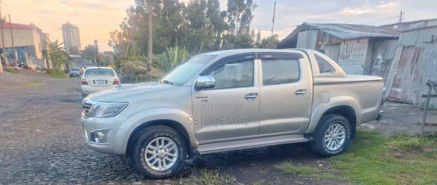 Toyota Hilux 2014 Silver