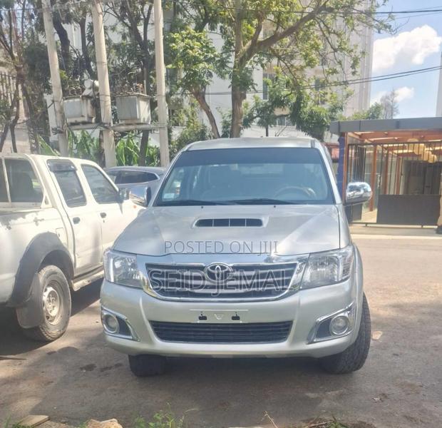 Toyota Hilux 2014 Silver
