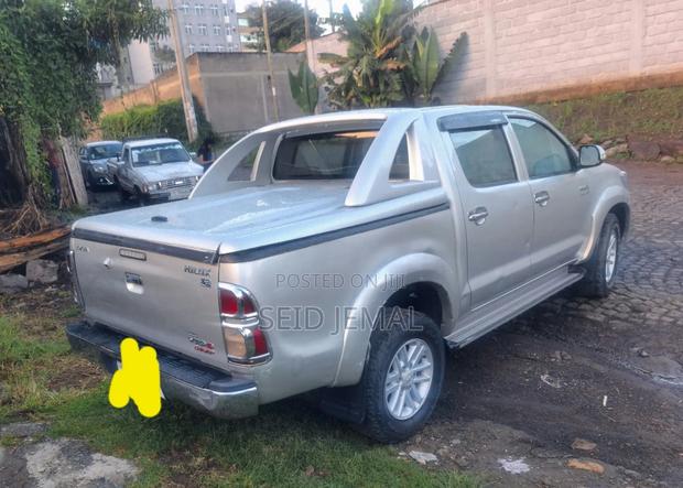 Toyota Hilux 2014 Silver