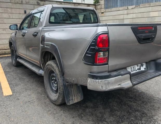 Toyota Hilux 2020 Gray