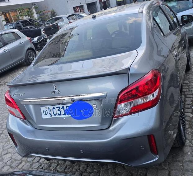 Mitsubishi Attrage 2022 Gray