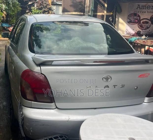 Toyota Platz 2001