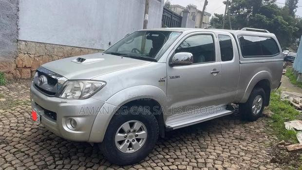 Toyota Hilux 2010 Beige