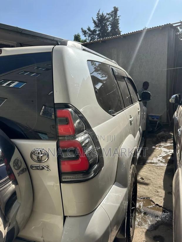 Toyota Land Cruiser Prado 2005 White