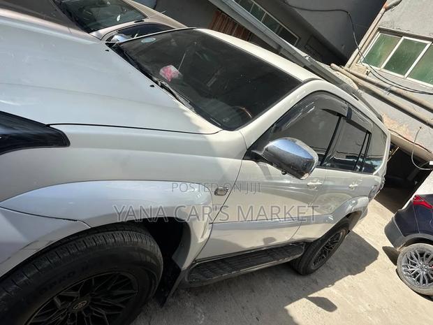 Toyota Land Cruiser Prado 2005 White