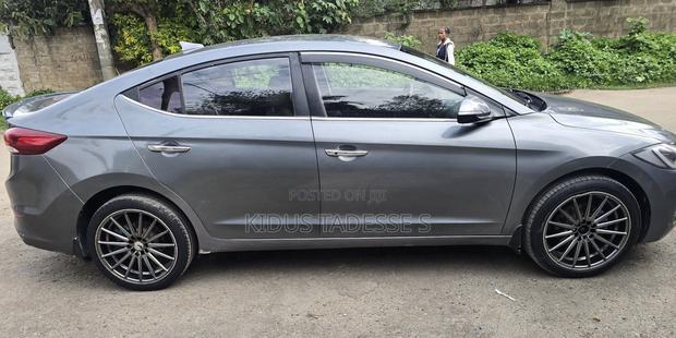 Hyundai Avante 2017 Silver