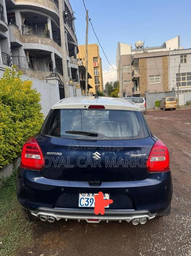 Suzuki Swift 2022 Blue