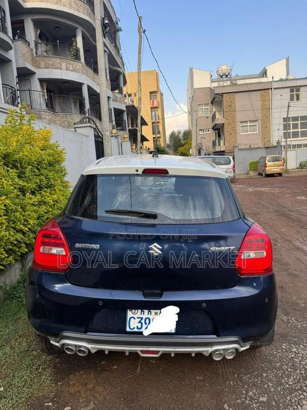 Suzuki Swift 2022 Blue