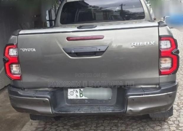 Toyota Hilux 2021 Gray