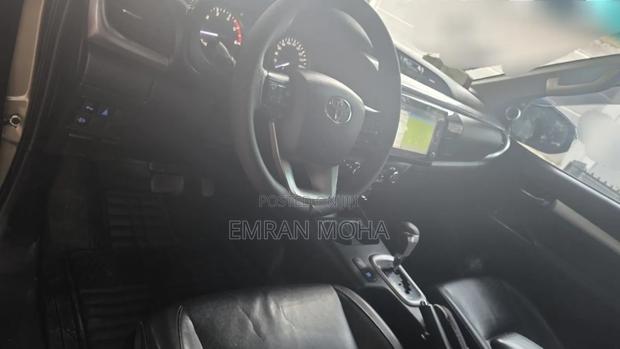 Toyota Hilux 2021 Gray