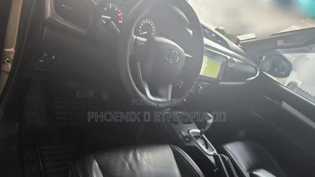 Toyota Hilux 2021 Gray