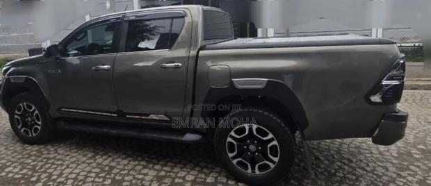 Toyota Hilux 2021 Gray