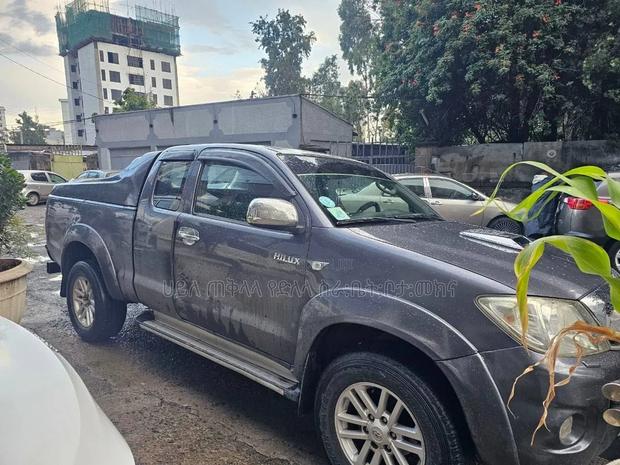 Toyota Hilux 2012 Gray